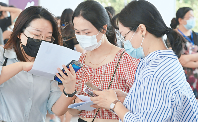 武漢高校畢業生現代制造業專場招聘會舉行